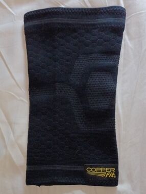 Copper Fit Black Compression Knee Sleeve. S/M